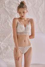 【 網店優惠  7 0 ％ ᴏ ғ ғ 】魅惑女爵零束縛蕾絲內衣套裝 / 灰白色 / ✧200861